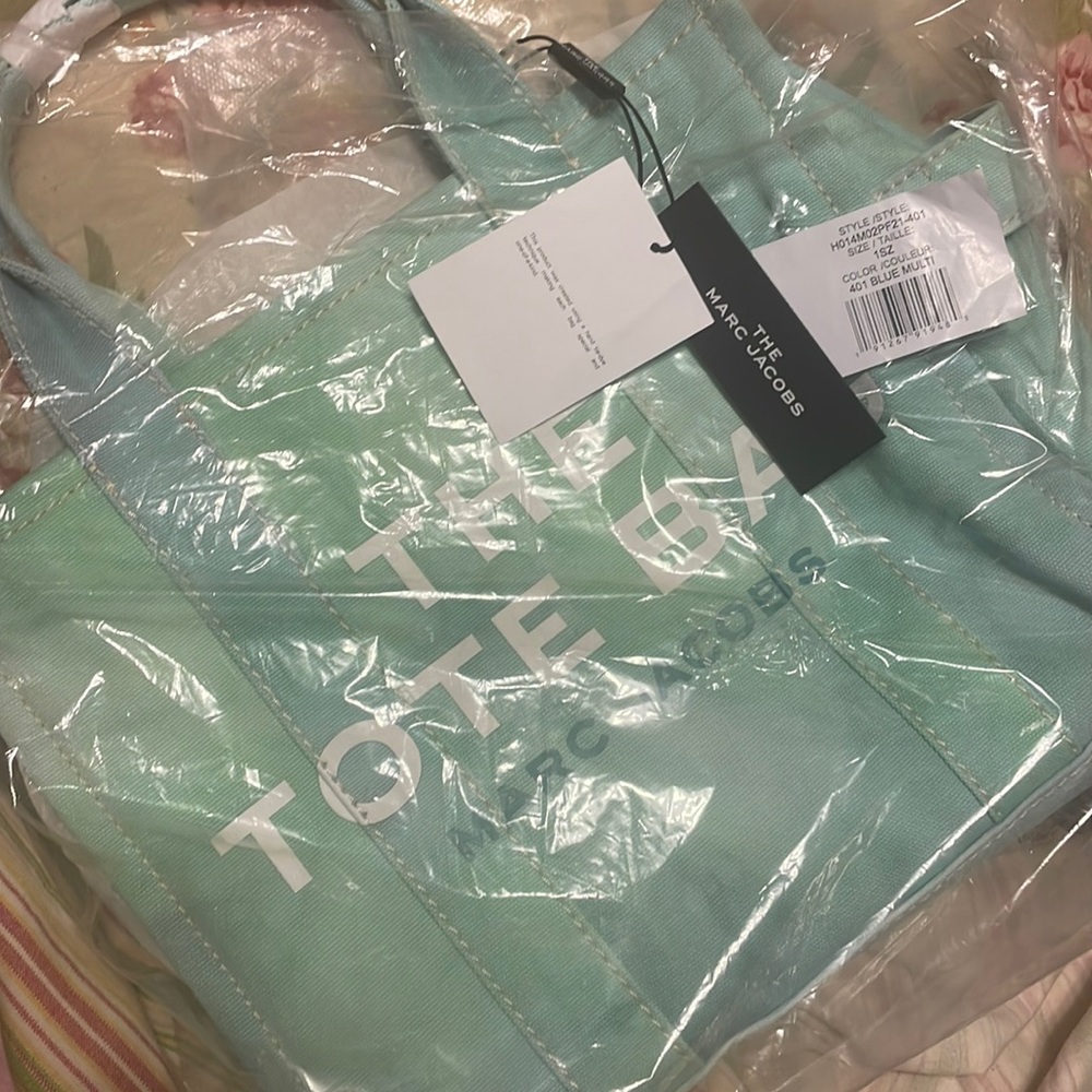 Beand new tags, cancas md size marc jacobs bag